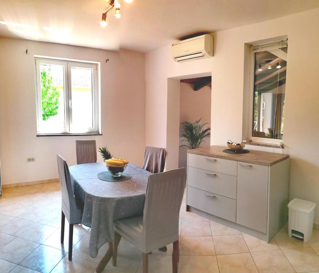 Cozy House With Pool Near Rovinj Apartment Kanfanar Exterior photo