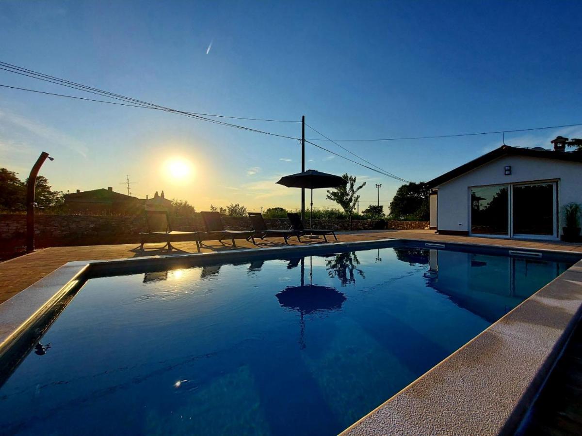 Cozy House With Pool Near Rovinj Apartment Kanfanar Exterior photo